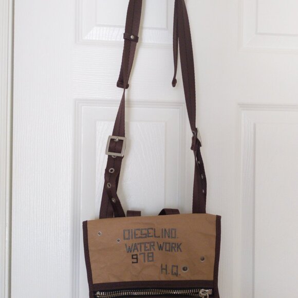 Diesel Unisex paper  crossbody shoulder bag - Picture 1 of 5